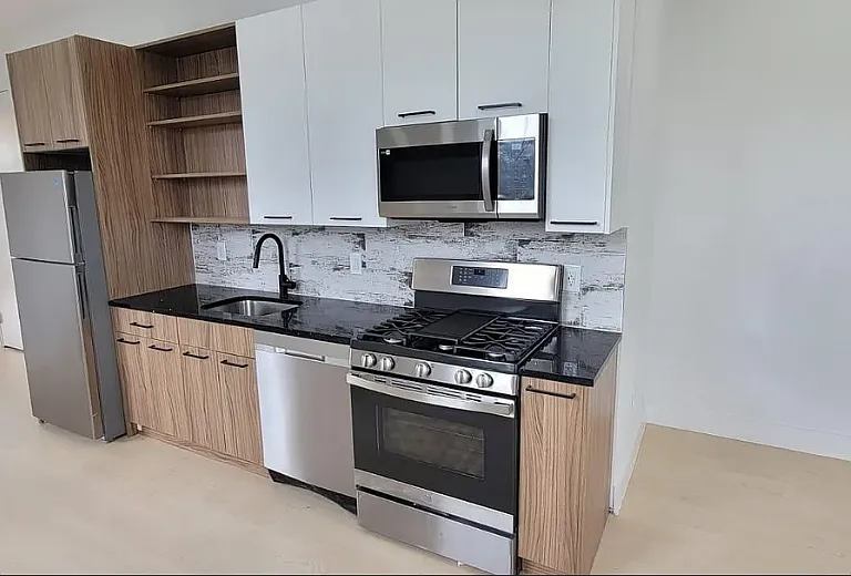 283 Webster Ave #2L — Photo 1