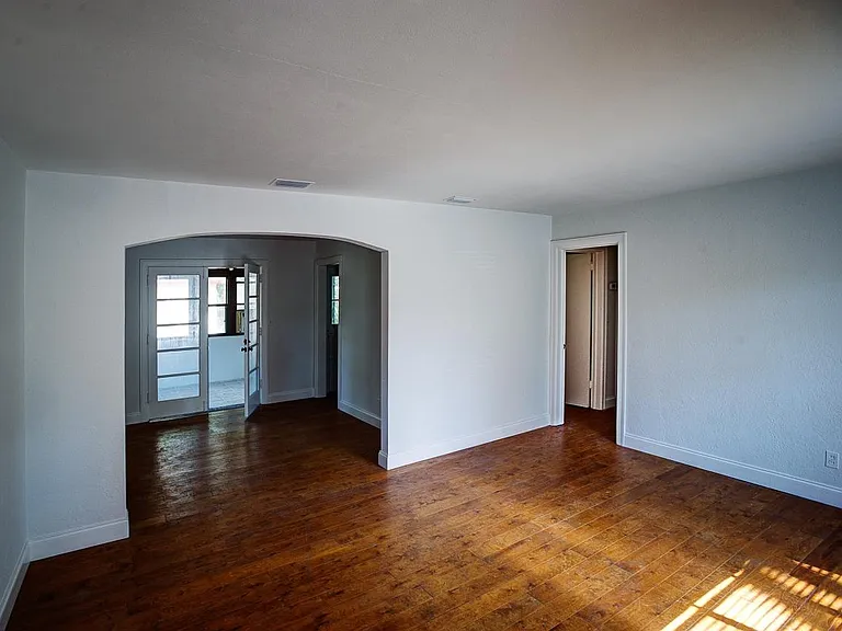 2133 Forest Hills Rd — Photo 3