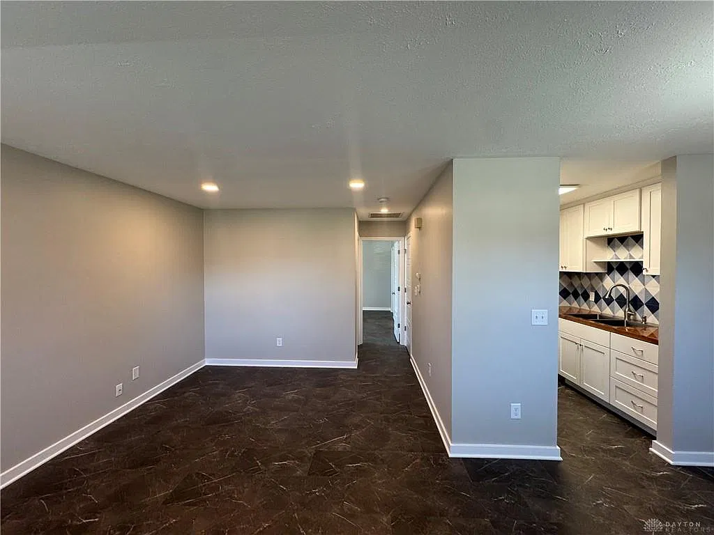 1 bed, 1.0 bath, 2900 sqft, $900 — Photo 2