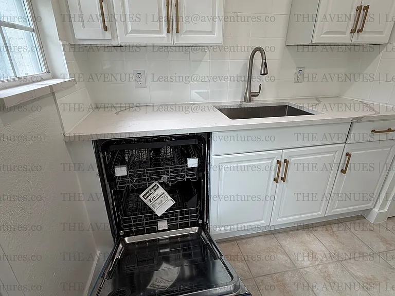 305 N Oak Cliff Blvd — Photo 23