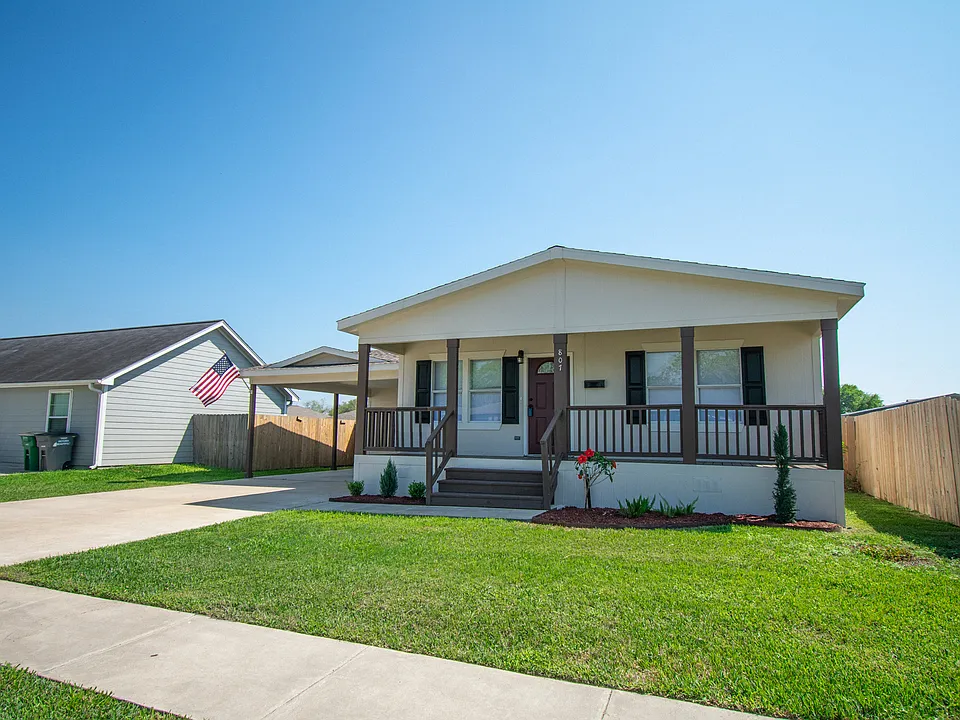 807 E Mesquite Ln