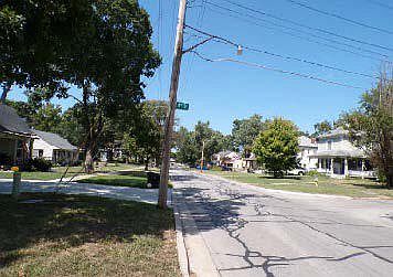 5th image of 404 S Ash St