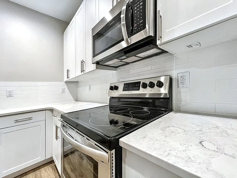 501 W Mulberry St — Photo 2