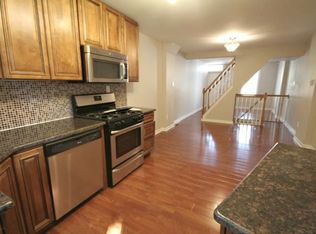 2555 Collins St, Philadelphia, PA 19125