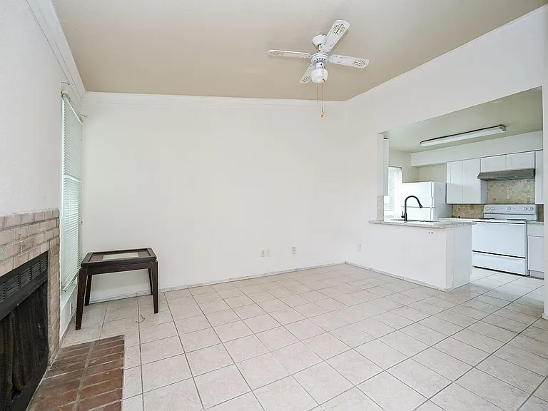 3900 Woodchase Dr #86 — Photo 7