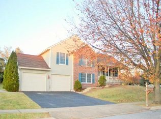 3228 Clear Stream Dr, Whitehall, PA