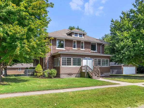 201 E North St, Ridge Farm, IL 61870