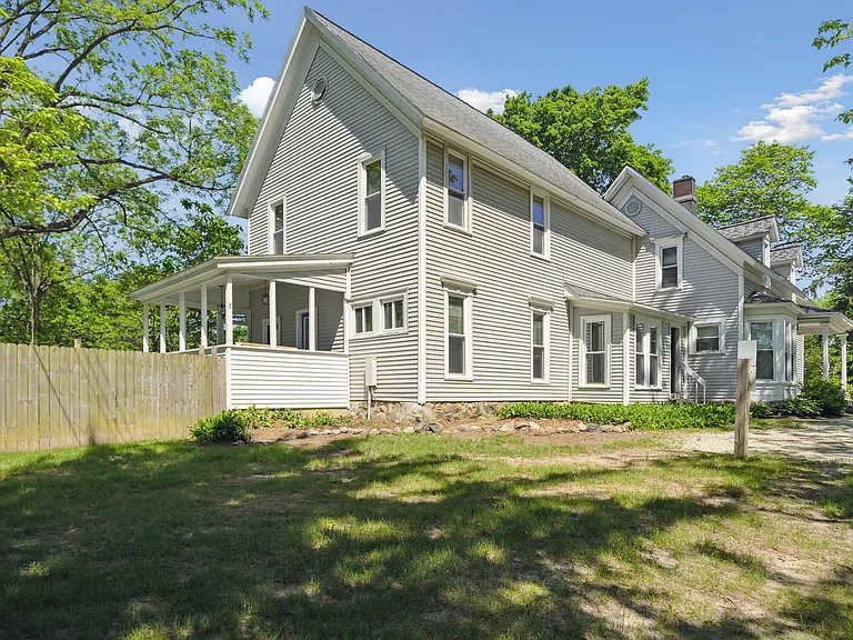 Apt B - 3 bed 2.5 bath home