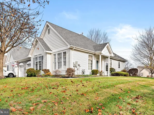 207 Burholme Dr, Hamilton, NJ 08691