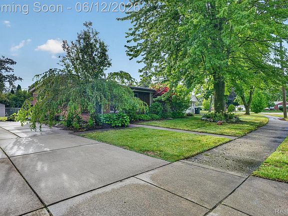 2nd image of 17509 Pershing St