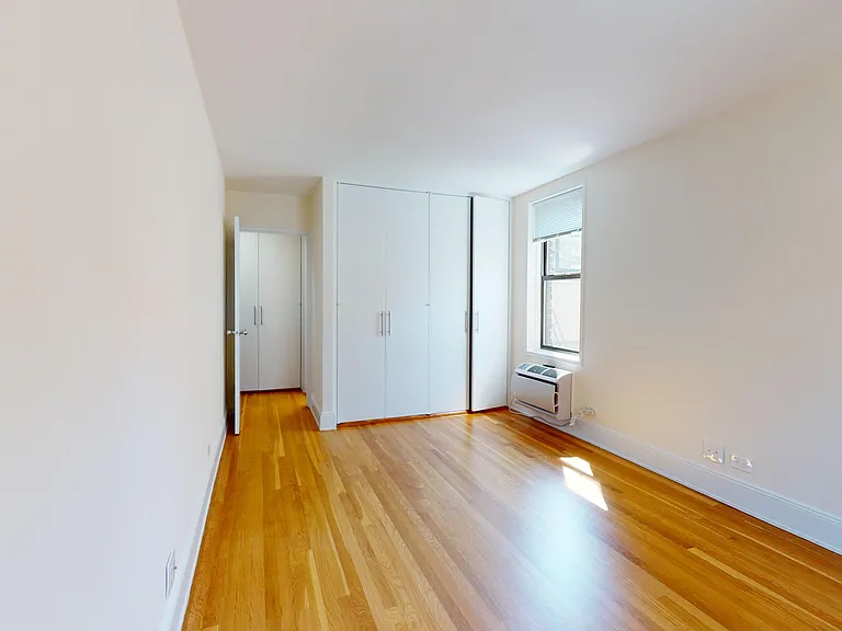 305 W 13th St #5L — Photo 4
