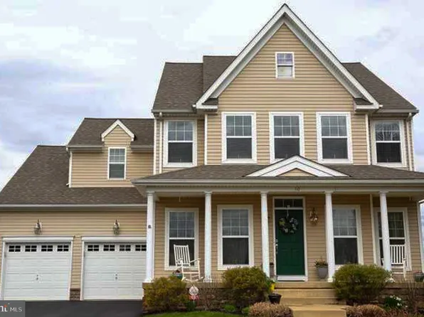 10 Honeysuckle Dr, Marietta, PA 17547