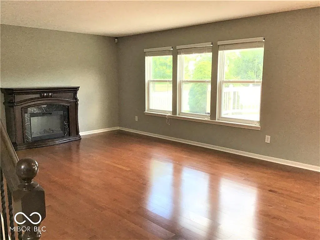 4 bed, 2258 sqft, $2,495 — Photo 3