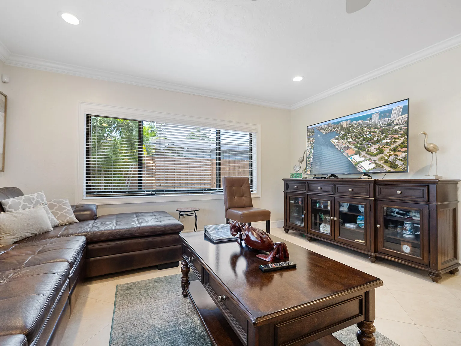 3 bed, 3.0 bath, 1870 sqft, $5,995 — Photo 4