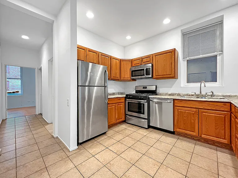 311 W Chicago Ave #2 — Photo 10