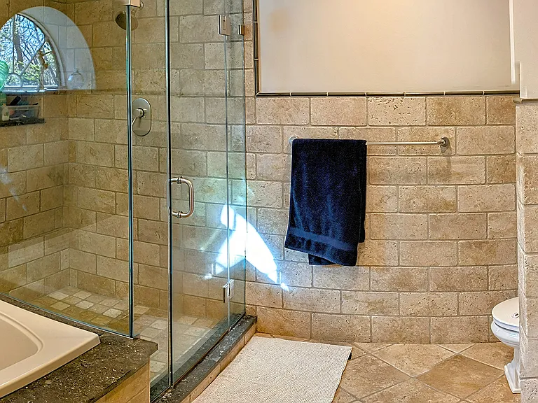 1004 Thomas Rd — Photo 6