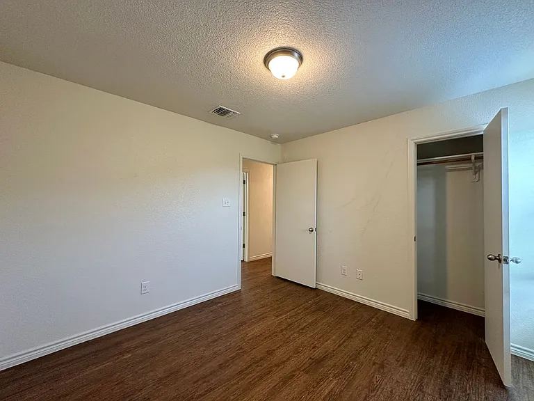 901 Lasso Dr — Photo 46