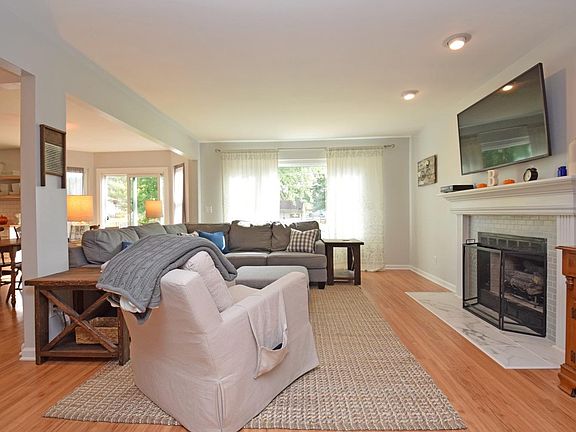 5th image of 815 Millers Run Ct