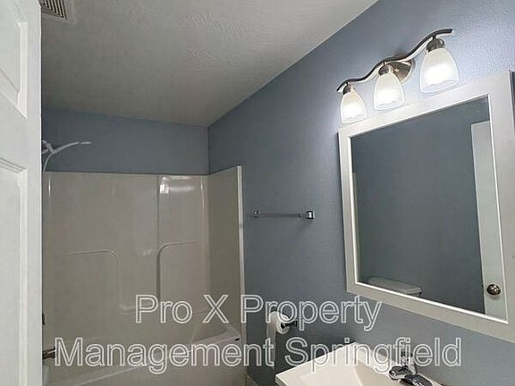 5th image of 3220 N Howard Ave