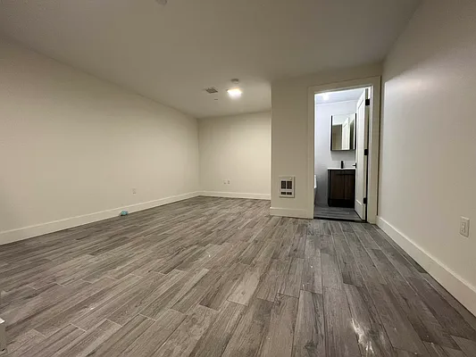 Rented by Rumah Realty Inc | media 25