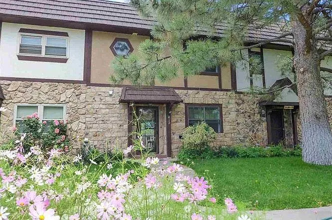 460 Oppenheimer Dr — Photo 2