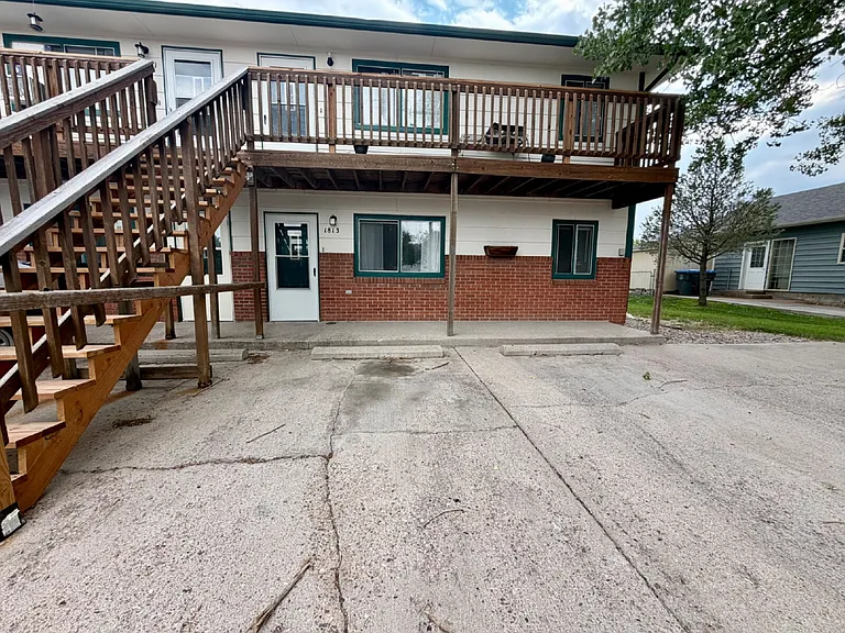 2 bed, 1.0 bath, 969 sqft, $1,350 — Photo 2