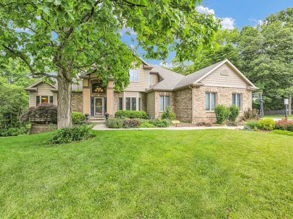 1516 River Bluff Dr, Mahomet, IL 61853