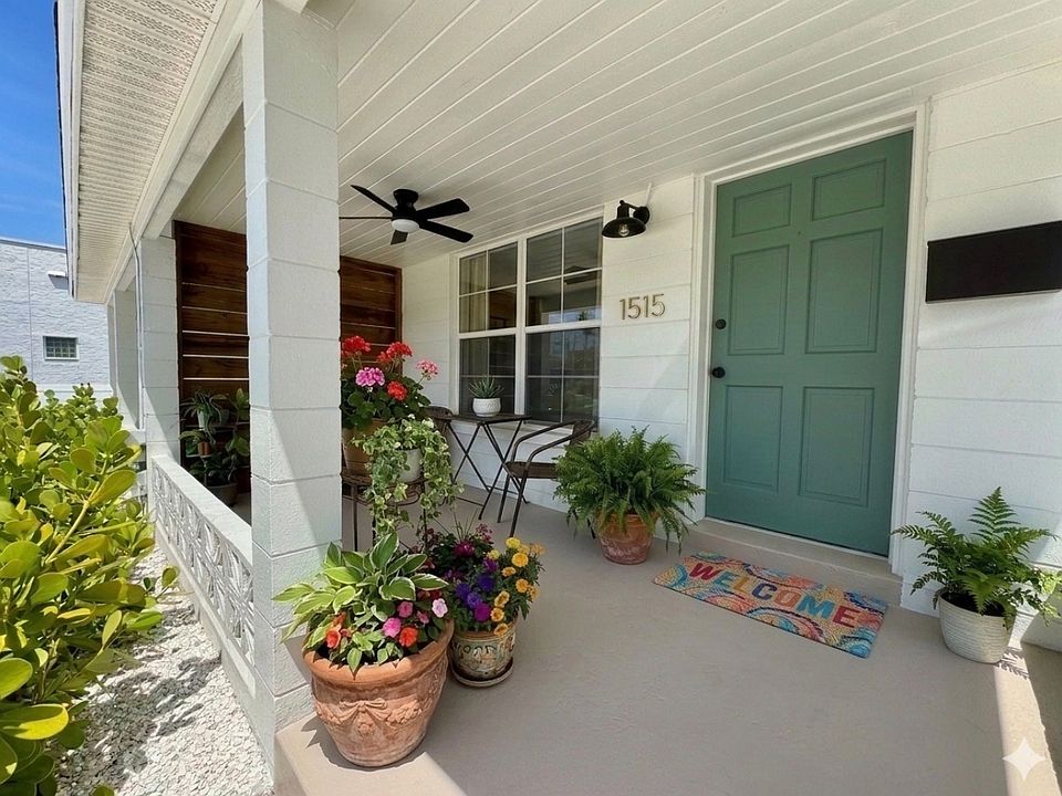 Covered Front Porch with Ceiling Fan