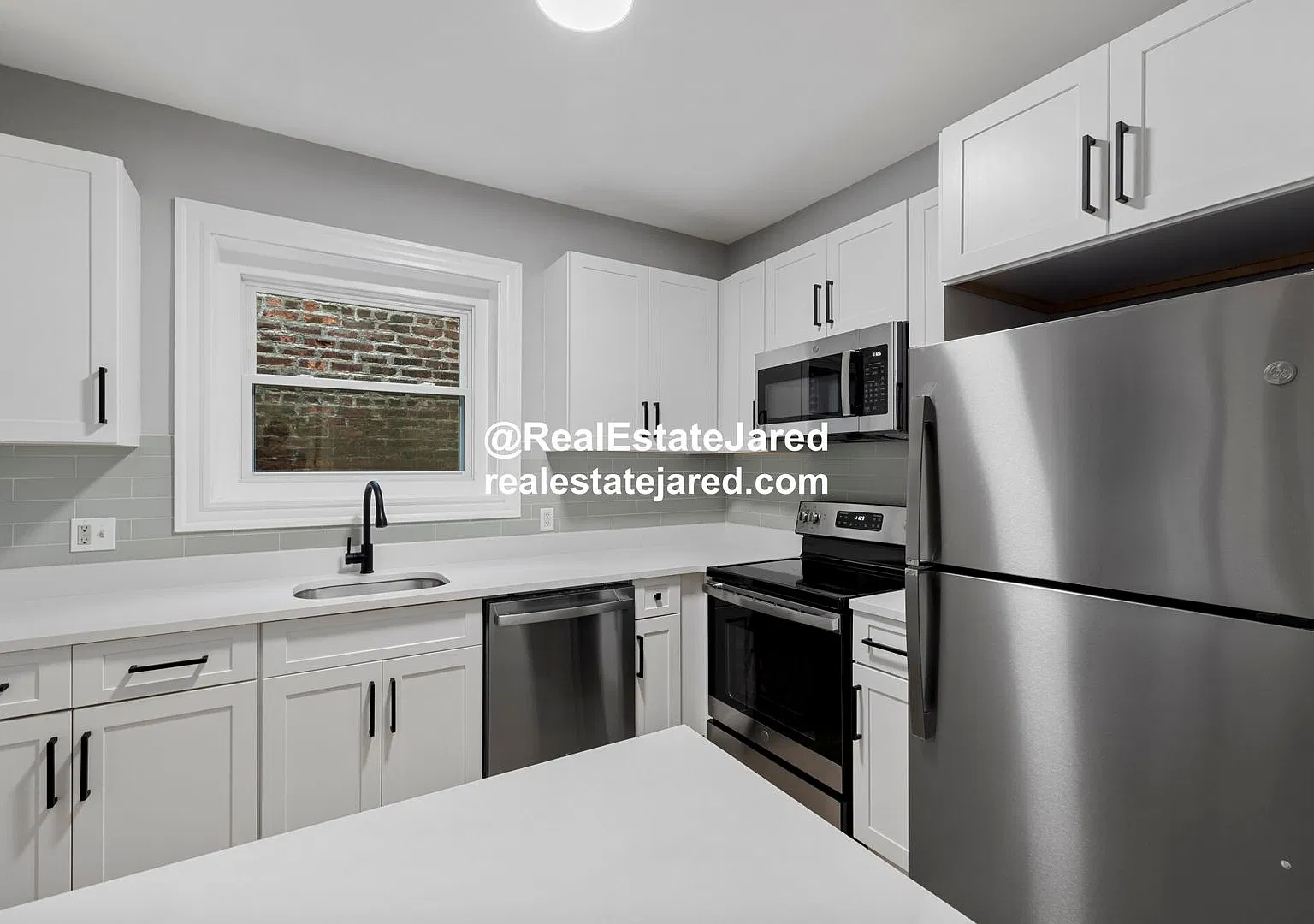 9/1/27 No Fee! Renovated 4BR on Columbus near Northeastern! — Photo 3