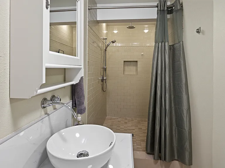 W Glen Dr — Photo 17