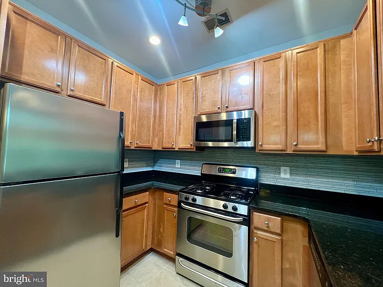 1509 N Point Dr #303 — Photo 9