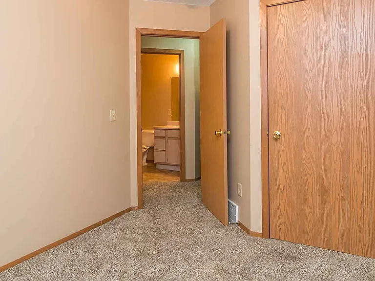 WestPointe Townhomes — Photo 39