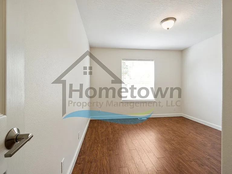 7358 N Aaron St — Photo 26