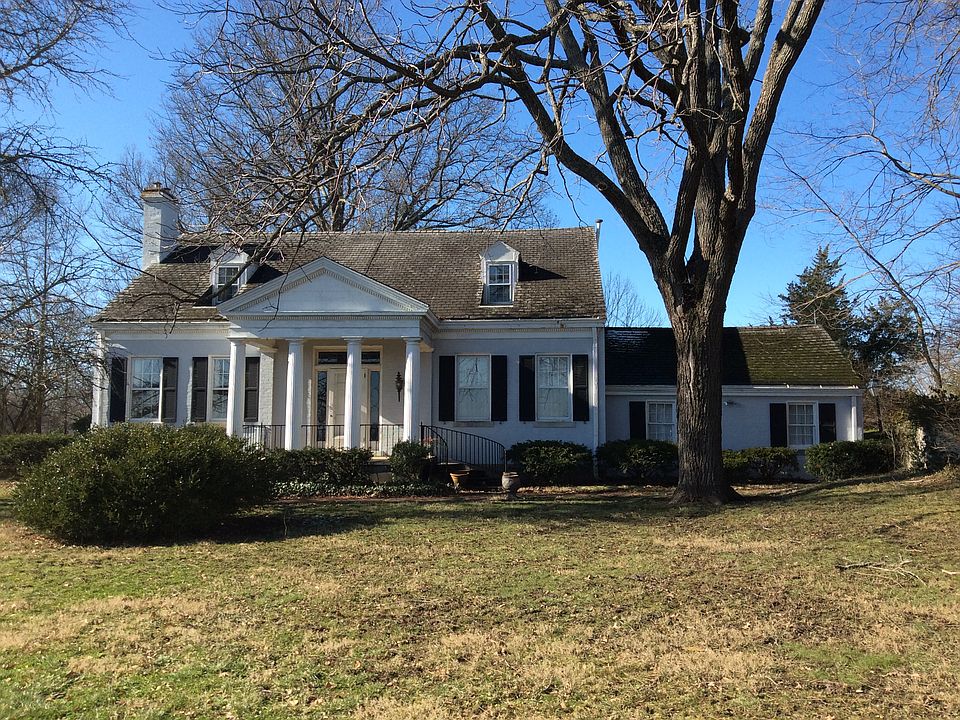 1st image of 701 Hillcrest Dr