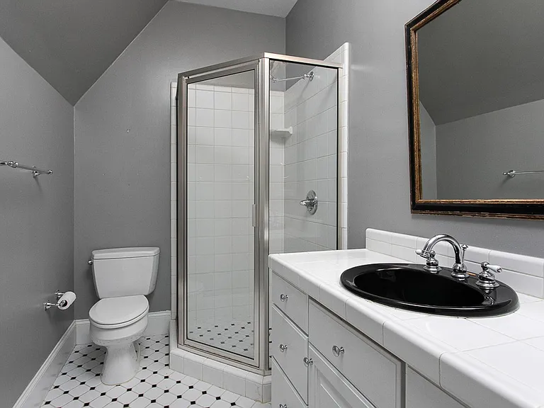 81103 Alexander — Photo 17