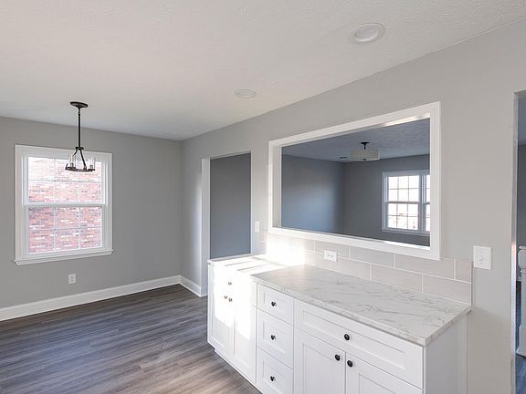 5th image of 316 E Tiverton Way