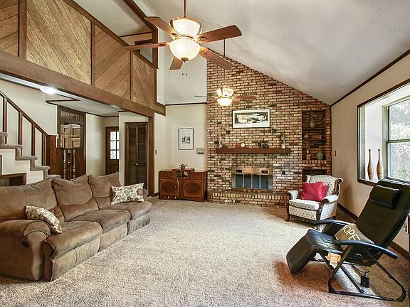 Sunken living 18' ceiling