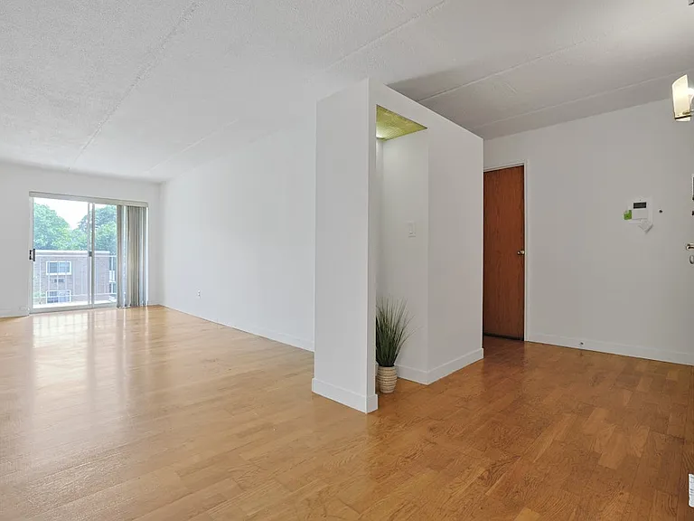 412 Benedict Ave #6C — Photo 15