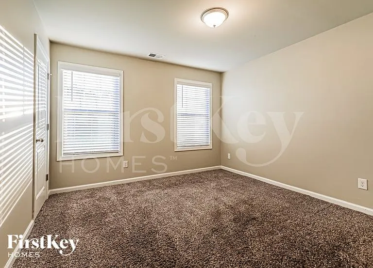 3172 Baylor Cir — Photo 11
