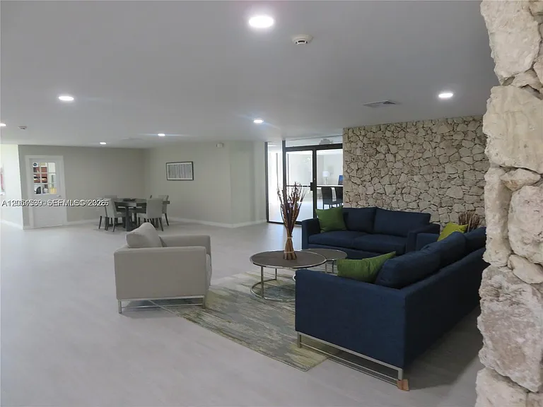 8025 SW 107th Ave #202 — Photo 31