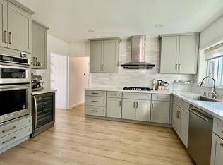 990 Riverton Dr, San Carlos, CA 94070