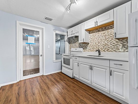 4th image of 645 NE 38th St