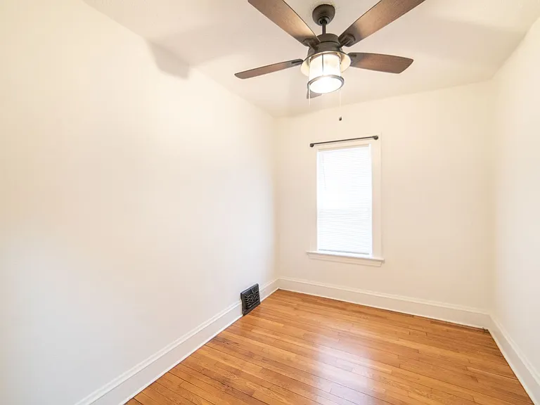2215 W 14th St — Photo 14