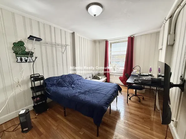 140 Beacon St APT 1F, Boston, MA 02116