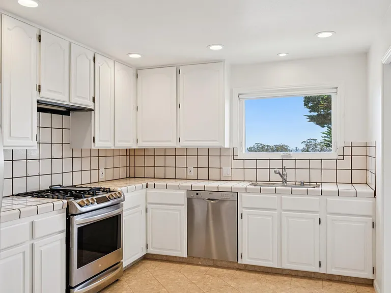 514 Isabella Ave #A — Photo 10