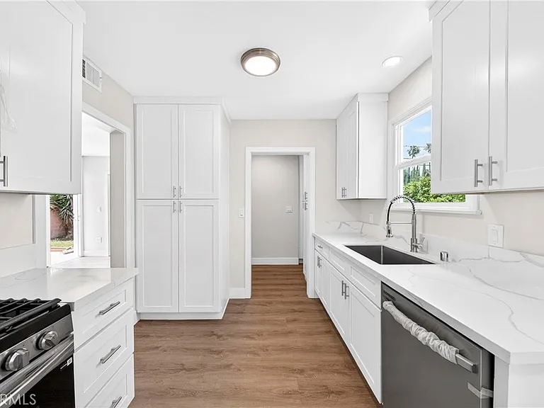 639 N Nora Ave — Photo 16