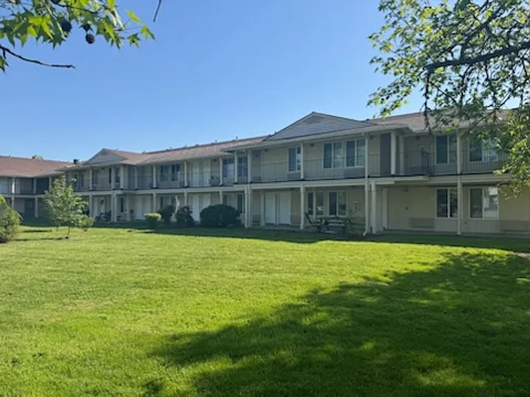 345 E Oregon Ave — Photo 15
