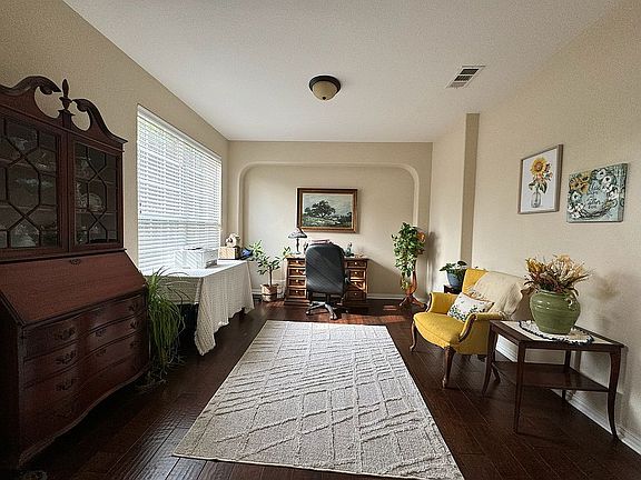 4th image of 1090 Potter Ave