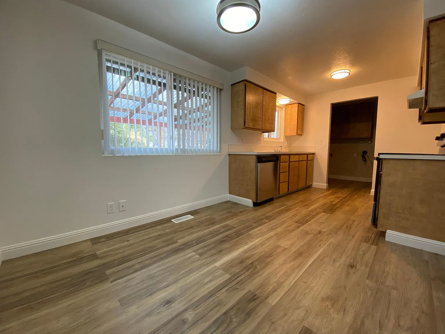 3 bed, 1000 sqft, $2,000 — Photo 2