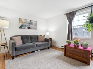 2 Candlelight Ter, White River Junction, VT 05001